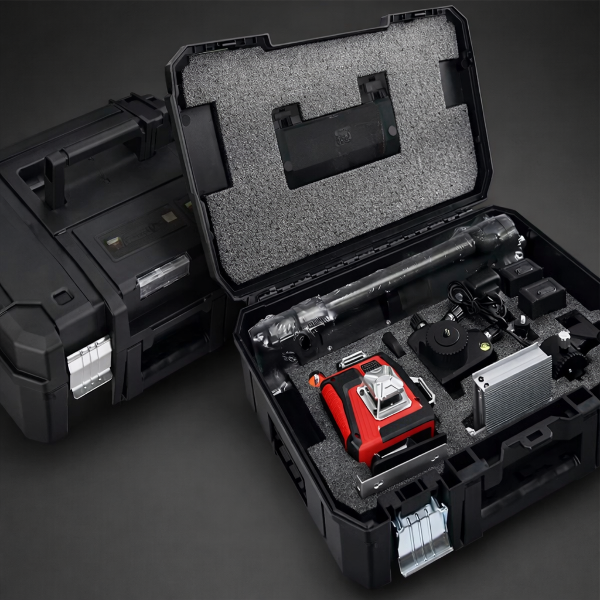 Niveau laser 4D rouge rangé dans sa malette